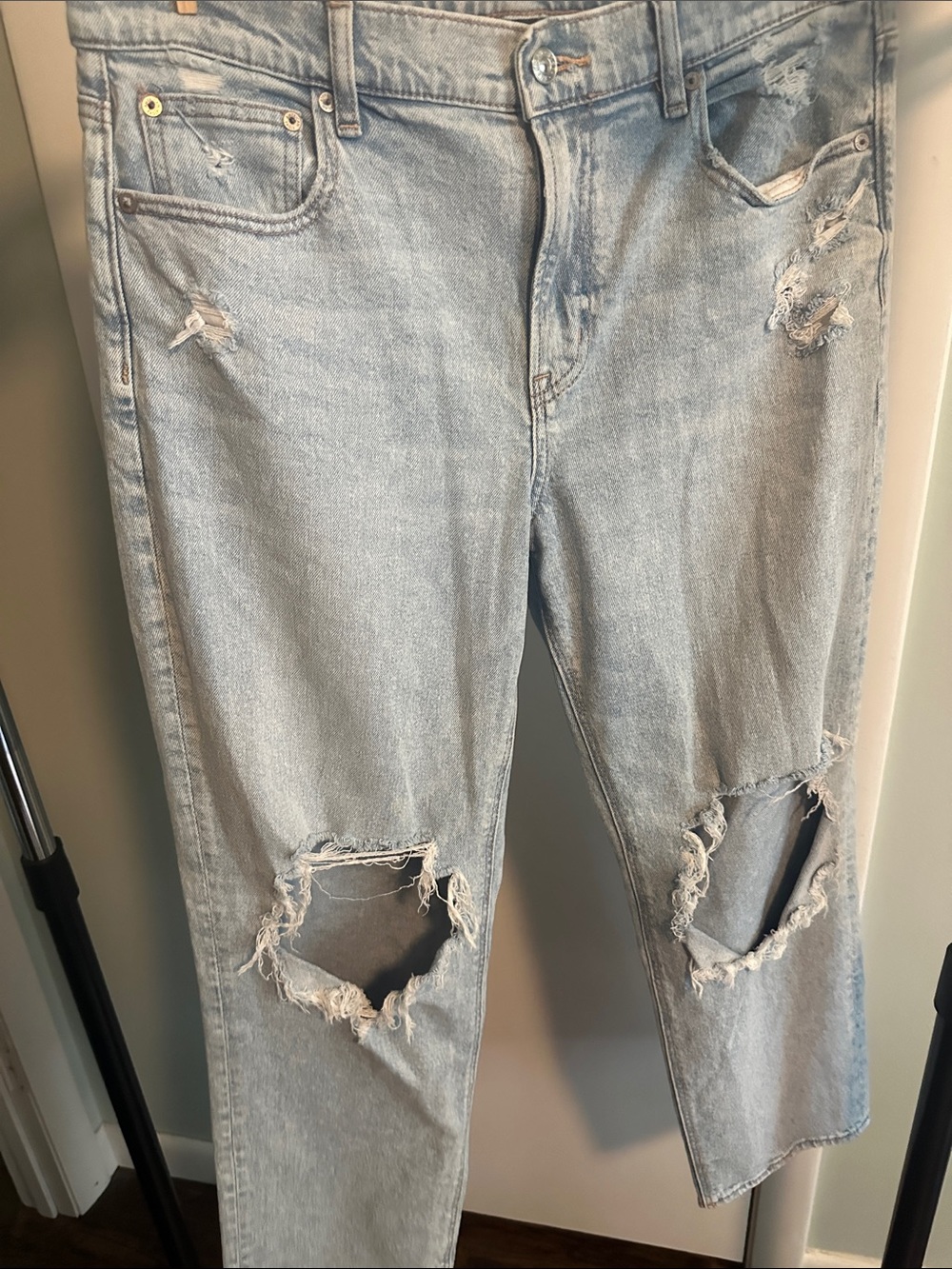American Eagle Outfitters Light Blue Distressed Jeans